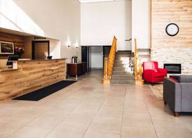 Country Inn & Suites by Radisson, Stockton, IL 4