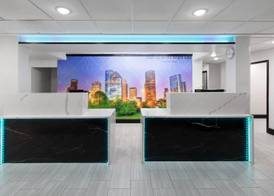 La Quinta Inn & Suites by Wyndham Houston Bush IAH South 2