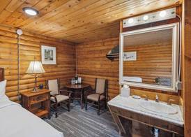 Denali Crow's Nest Cabins 3