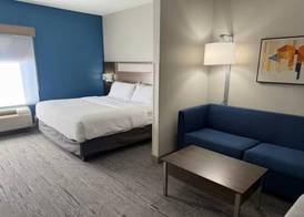Holiday Inn Express & Suites TOPEKA NORTH by IHG 5