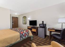 Super 8 by Wyndham Eau Claire I-94 5