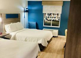Holiday Inn Express & Suites COCOA BEACH by IHG 2