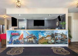 Ramada by Wyndham Kingman 2