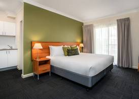 Leisure Inn Spires 5