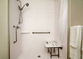 Holiday Inn Express & Suites LIVE OAK by IHG 4