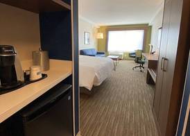 Holiday Inn Express & Suites AURORA by IHG 2