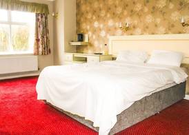 Consort Hotel, Urban Spa & Glamping Pods 4