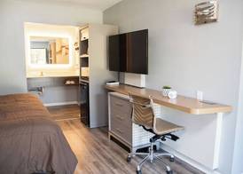 Columbus Inn and Suites 3