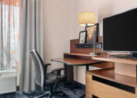 Fairfield Inn & Suites by Marriott Alexandria 4