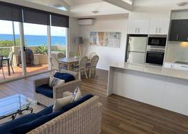 Aqua Promenade Beachfront Holiday Apartments 3