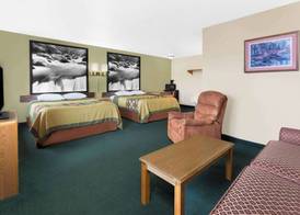 Super 8 by Wyndham Antigo 4