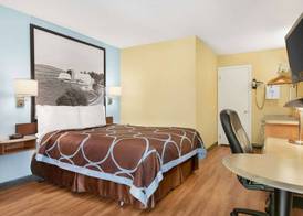 Super 8 by Wyndham Findlay 3
