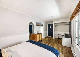 Fresh Coast Motel 4