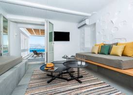 Dreambox Mykonos Suites and Mini Villas 3