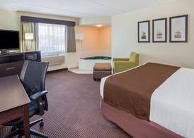 AmericInn by Wyndham Rhinelander 3