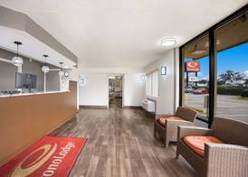 Econo Lodge Live Oak 4