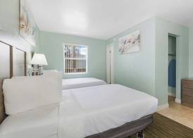 Ocean Court Beachfront Hotel 5