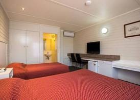 Econo Lodge Portland 3
