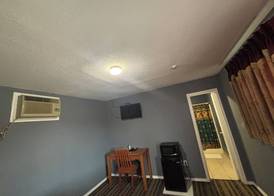 Hiway Inn 4