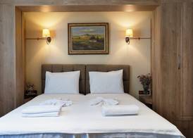 Level Suites 4