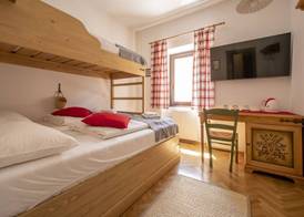 Berghi Hotel and Apartments 3