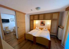 Hotel Meisules 5