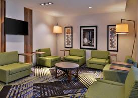 Holiday Inn Express & Suites MARSHALLTOWN by IHG 5