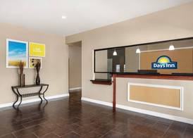 Days Inn by Wyndham San Antonio Near Fiesta Park 3