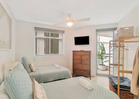 Oceanside Resort - Absolute Beachfront Apartments 3