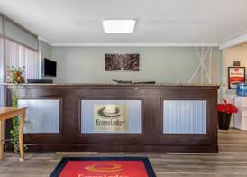 Econo Lodge Conway Central 2