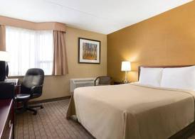 Travelodge by Wyndham Toronto East 3