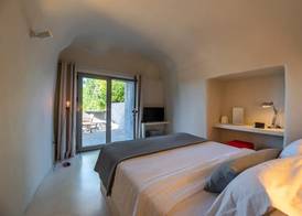 270 Oias View 2