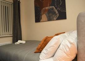 Warrington Suites by Relax Stays 5