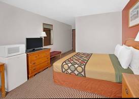 Super 8 by Wyndham Crystal Lake 5