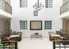Hotel Gandhi 4