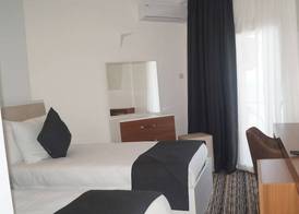 Celebrity Hotel 4