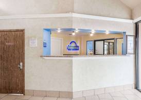 Days Inn by Wyndham San Antonio Splashtown/ATT Center 3