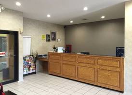 Super 8 by Wyndham Bastrop TX 3