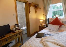 Glendale Guest House 5