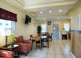 Econo Lodge West Yarmouth on Cape Cod 2