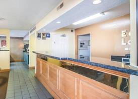 Econo Lodge Inn & Suites Murfreesboro Shopping District 3