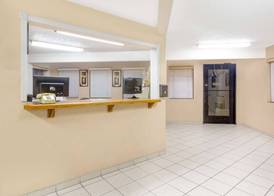 Super 8 by Wyndham Lake Havasu City 2