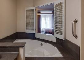 Fairfield Inn & Suites by Marriott Edmond 5