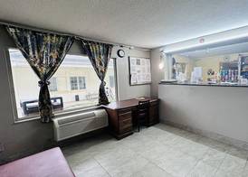 Hallmark Inn By OYO Fort Wayne 2
