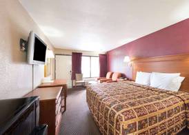 Days Inn by Wyndham San Antonio Splashtown/ATT Center 5