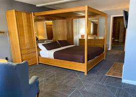 Travelodge by Wyndham Lincoln Near White Mountain 5