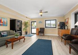 Coastal Palms Inn and Suites 3