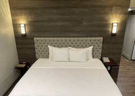 Chateau Hotel and Conference Center 4