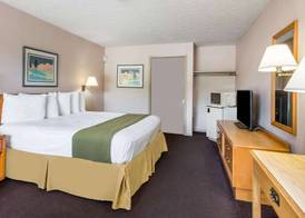 Days Inn by Wyndham Bedford 4