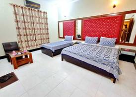 Cosy Inn Guest House Near Liaquat Nat Hospital 4